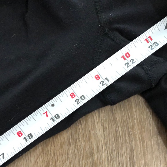 Like new - LULULEMON Black Wunder Under Leggings - Picture 9 of 9
